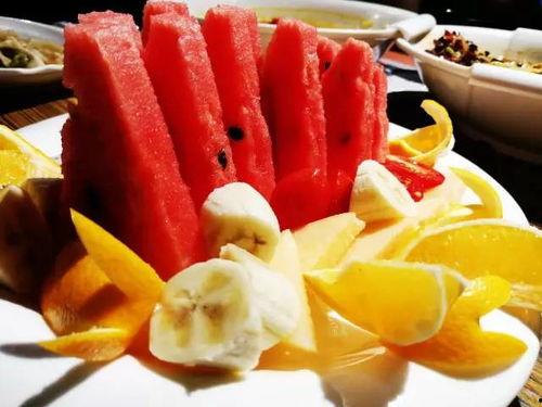 在咖啡馆吃瓜,一场别开生面的吃瓜盛宴