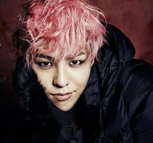 男明星被撞,男明星遭遇车祸，瞬间引发社会关注