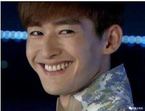 枣核脸明星,揭秘那些精致五官的美丽传奇