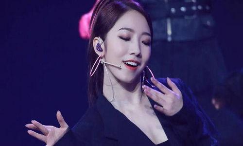 孟美岐吃瓜娱乐,揭秘明星幕后生活点滴